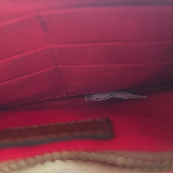 Dooney Bourke clutch, Six card slots, zipper pocket outsole with tassel . New - Picture 5 of 7